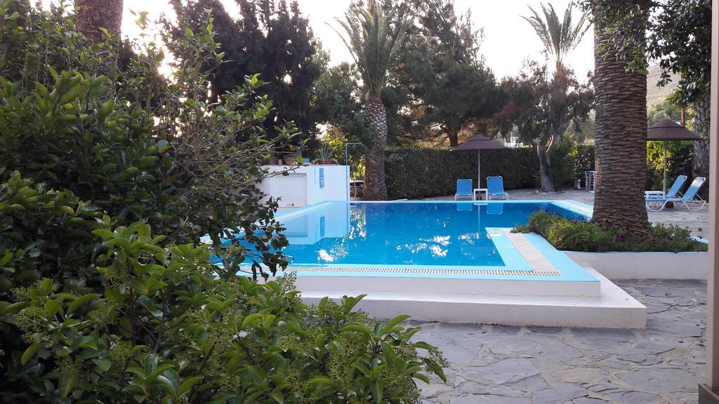 Oasis Apartments & Rooms Плакиас Экстерьер фото
