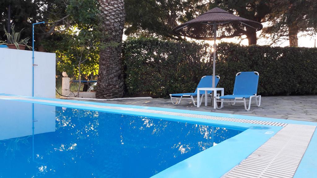 Oasis Apartments & Rooms Плакиас Экстерьер фото