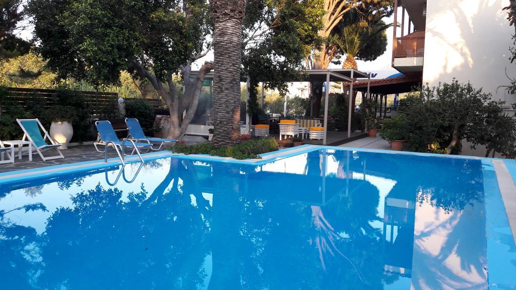 Oasis Apartments & Rooms Плакиас Экстерьер фото