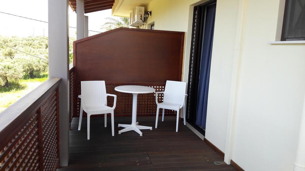 Oasis Apartments & Rooms Плакиас Экстерьер фото